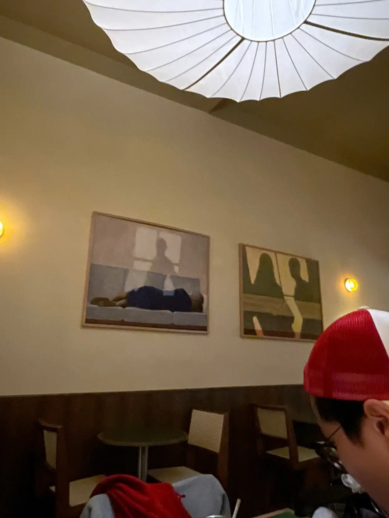 ● Make Room Cafe - 41/4 Calmette, Nguyễn Thái Bình, 1군, 호치민시● | Make Room Cafe는 LP 음악을 좋아하고 아늑한 분위기를 선호하는 분들에게 딱 맞는 새로운 카페예요. 평일에는 한적하지만, 주말에는 조금 붐빌 수 있으니 참고하세요.

제가 방문했을 때도 손님이 많았지만, 대부분 조용히 작업하 ... | NjanHuy