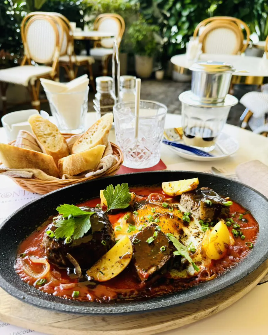 La Fontaine French Bistrot - all