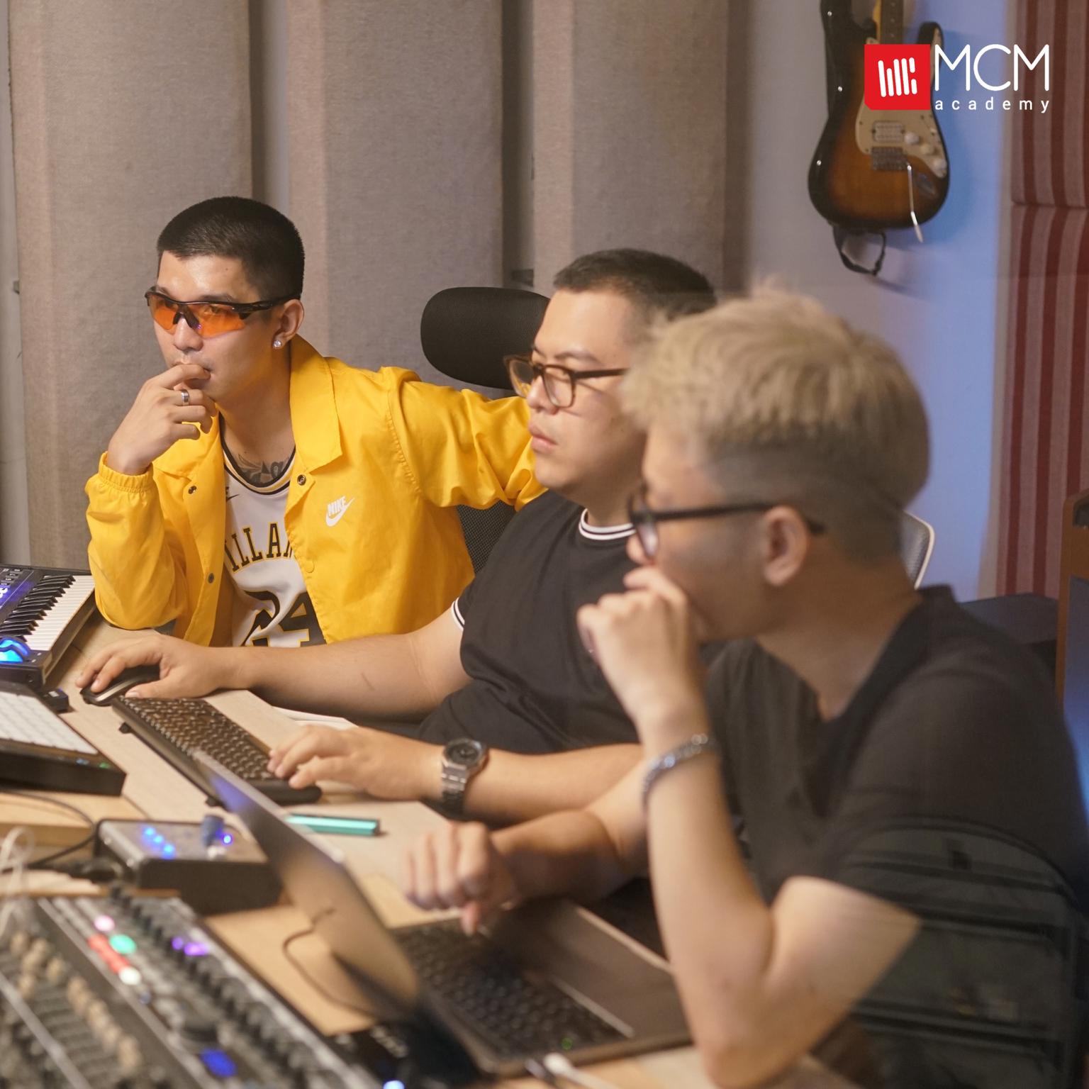 MCMA의 DJ 코스로 파티의 주인공이 되세요!