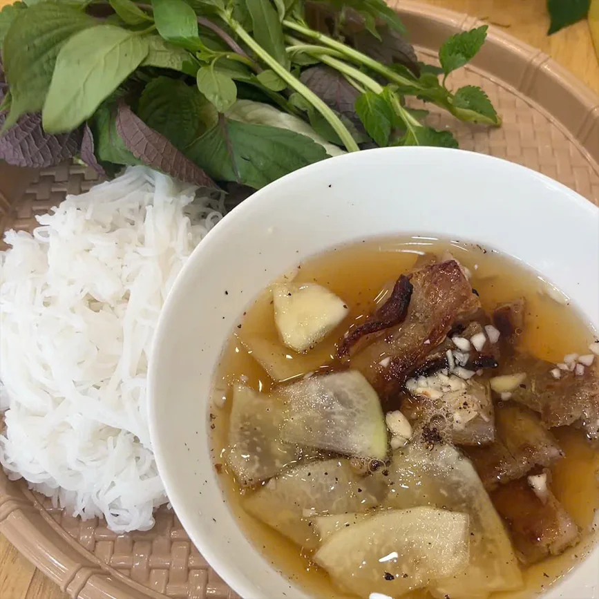 베트남 음식: 분짜 하노이 (Bún chả Hà Nội) | 분짜 하노이 최고!!! 🤤 너무 맛있어요!!!!! 분짜 하노이를 엄청 좋아요 ❤

베트남에 왔는데 아직 분짜를 안 먹어 본 사람이 있나요???
아직 안 먹어 봤다면 얼른 드세요! 기다리지 마세요~
Come on, go for it!

#분짜하노이 #베트남음식 #음식 | Thu_Phan