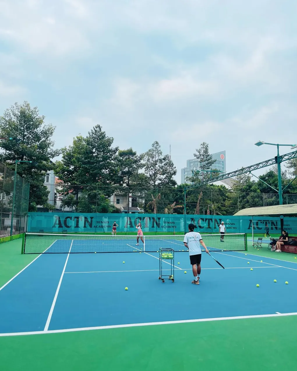 THUÊ SÂN TENNIS TẠI QUẬN 2 - CHƠI TENNIS VỚI SÂN CHUẨN QUỐC TẾ NGAY TẠI TP.HCM - 3