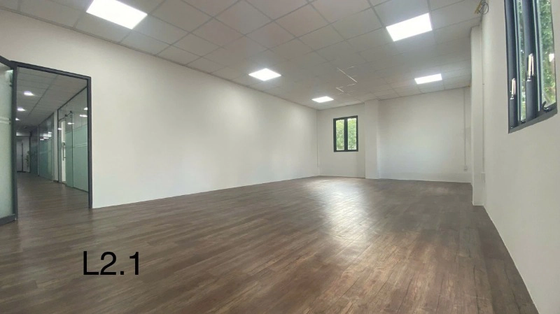 236A Lê Văn Sỹ, Phường Tân Sơn Hoà, TP.HCM
Diện tích 100- 155m2 giá 10$/m2 
Số tầng: 2 (có thang máy, thang bộ thoát hiểm)
Làm việc: T2 – T7 | 7:00 – 18:00
Được phép làm ngoài giờ (thông báo trướ ... | VoThiNgoc
