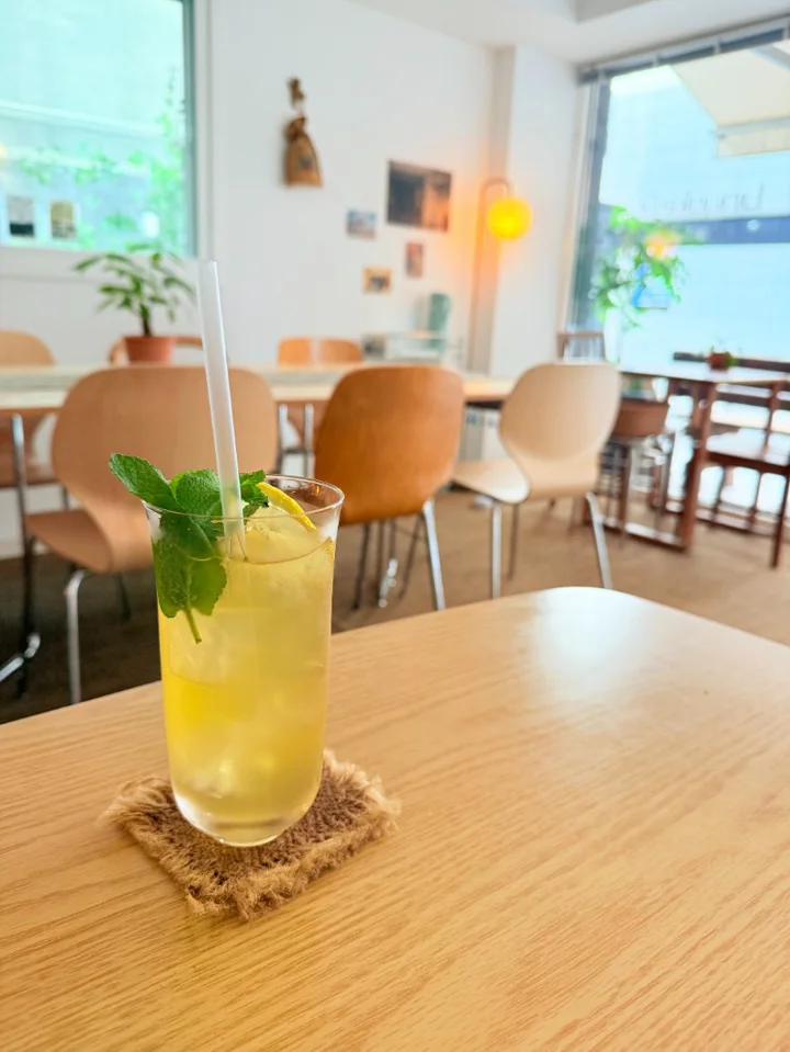 굳모닝~ Seoul 💥
한국은 아직 많이 습하네요 ;; 

#모닝아이스티 #가을날씨를기대했는데 | Bubbleluv