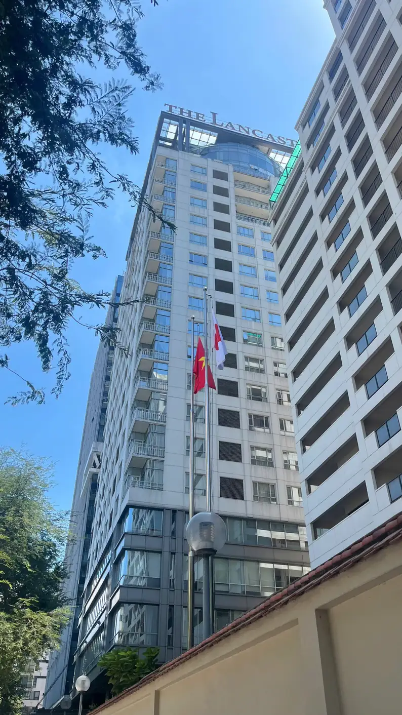 사이공은 이제 여름이에요. 
이맘때가 되면 사이공 날씨는 정말 변덕스러워요. 아침에는 맑다가 오후에는 비가 오기도 해요. 그래도 사이공은 여전히 아름답죠, 그렇죠?
모두 건강 잘 챙기세요! | Thu_Phan