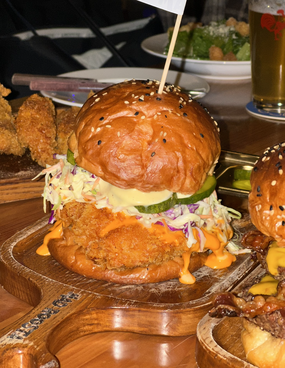 Bạn bè đã giới thiệu Mad Roosta cho tôi, nghe nói đây là quán burger kiểu Hàn Quốc đang hot ở Quận 1, nên tôi đã ghé thăm ngay!
Trước tiên, chất lượng món ăn thật sự rất tốt khiến tôi bất ngờ. G ... | Nguyenng