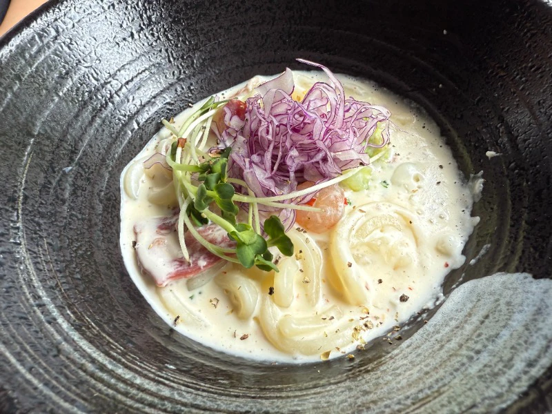 Sun Avenue 돈까스 전문점 Katsuya 오픈!

예전 세븐일레븐이 있던 자리에
오랜 기간 비어있던 공간에 드디어 새로운 매장이 들어왔네요.

돈까스 전문점이라 바로 치즈카츠로 주문해봤는데
튀김 바삭하고 치즈 식감도 좋아서 맛있게 먹었습니다.

같이 간 친구는 까르보나라를 주문했는데 괜찮다고 하네요.
다음에는 다른 메뉴들도 하나씩 시도해볼  ... | 사이공도미닉