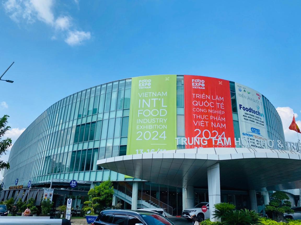 Vietnam Foodtech 2024 전시회 방문 후기 💯💯

오늘, Vietnam Foodtech 2024 전시회에 다녀왔습니다!
호치민시에서 열린 이번 전시회는 최신 식품 기술과 혁신적인 트렌드를 한눈에 볼 수 있는 자리였는데요,
많은 기업들이 참가해 우수한 기술과 제품을 소개하며 활발한 교류를 이어가는 모습이 인상적이었고, 
특히 다양한 ... | 6ixgo