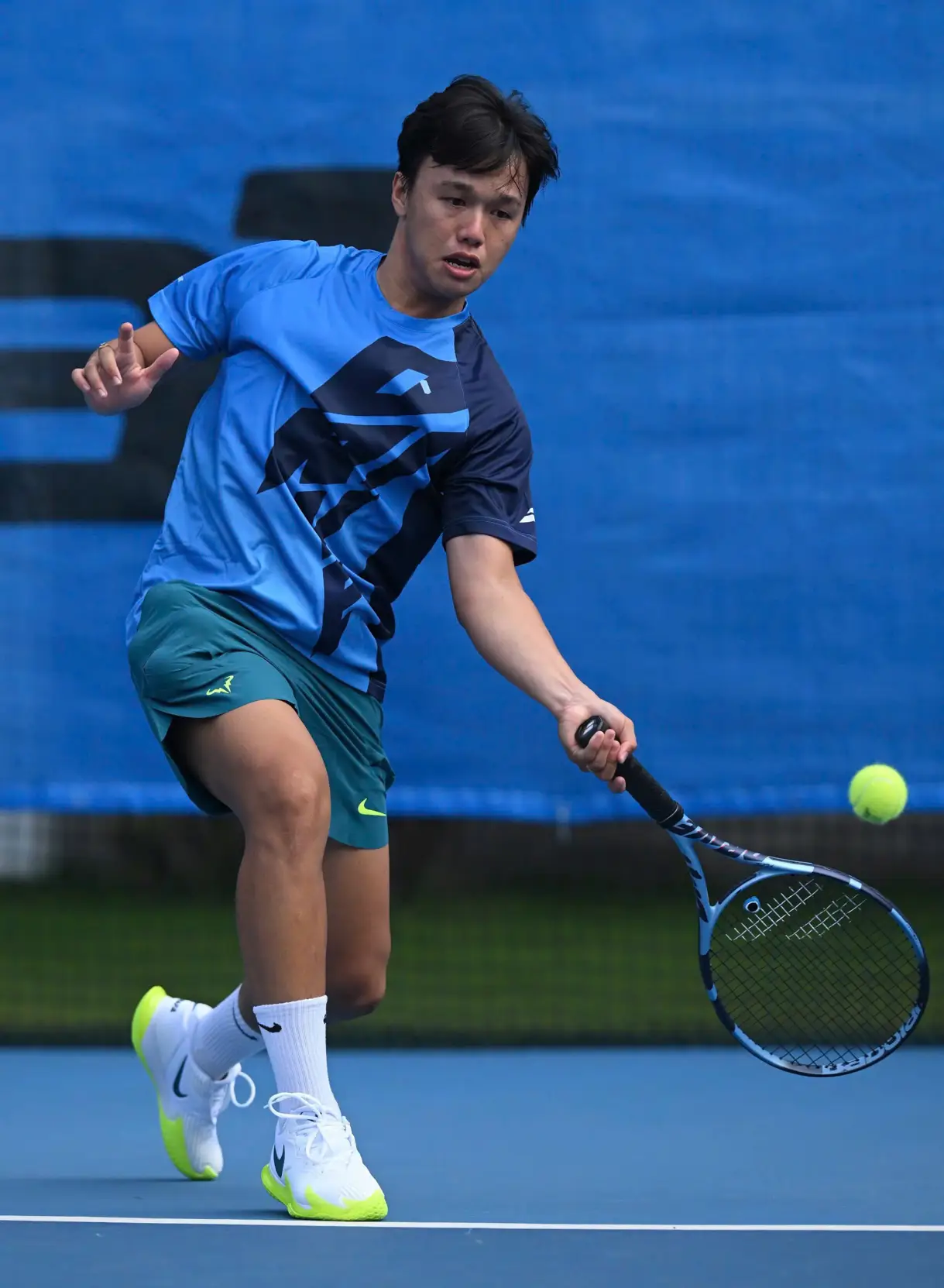 Pro Tennis Class – Learn the right techniques and play with perfect strategies!