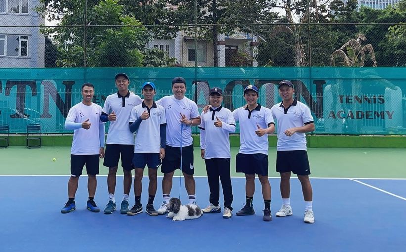 Private tennis lessons on request, multiple levels on international standard courts