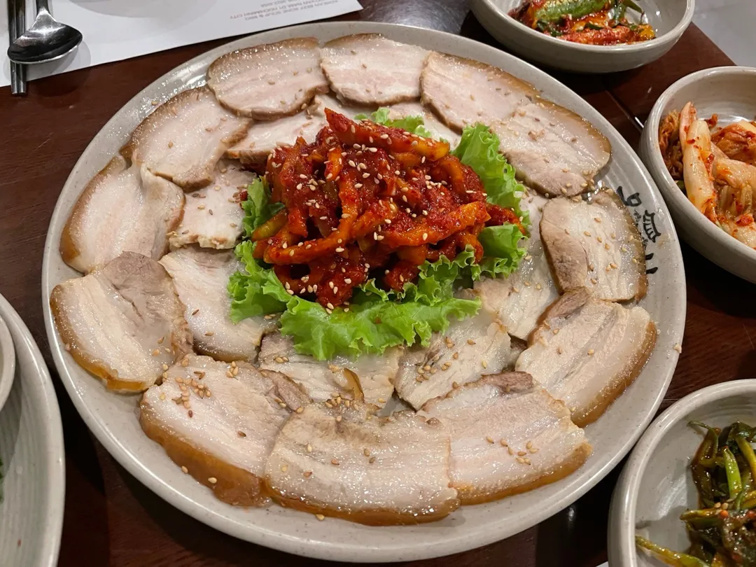 몸보신에 몸보신하러 왔어요~
한식데이 🇰🇷🍲

날도 꾸리해서 막걸리도 오랜만에 주문! 

#몸보신 #신나는목요일 | Minxxy
