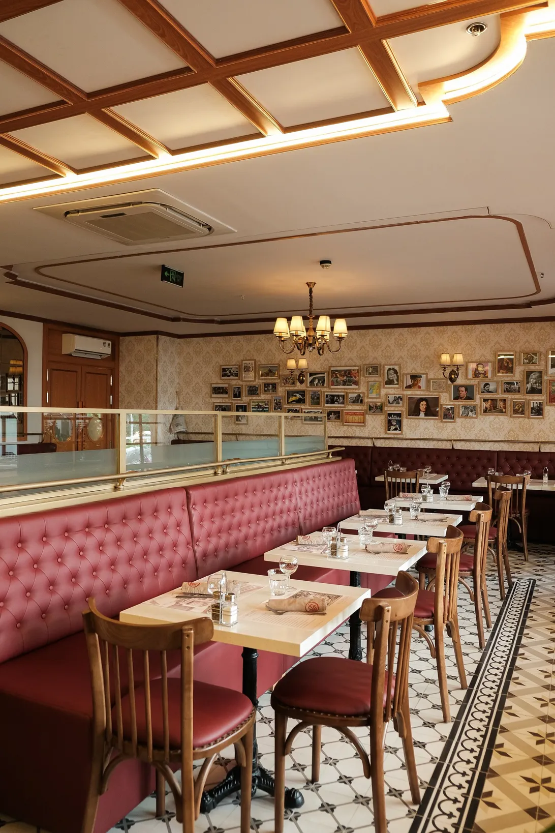 La Fontaine French Bistrot - all