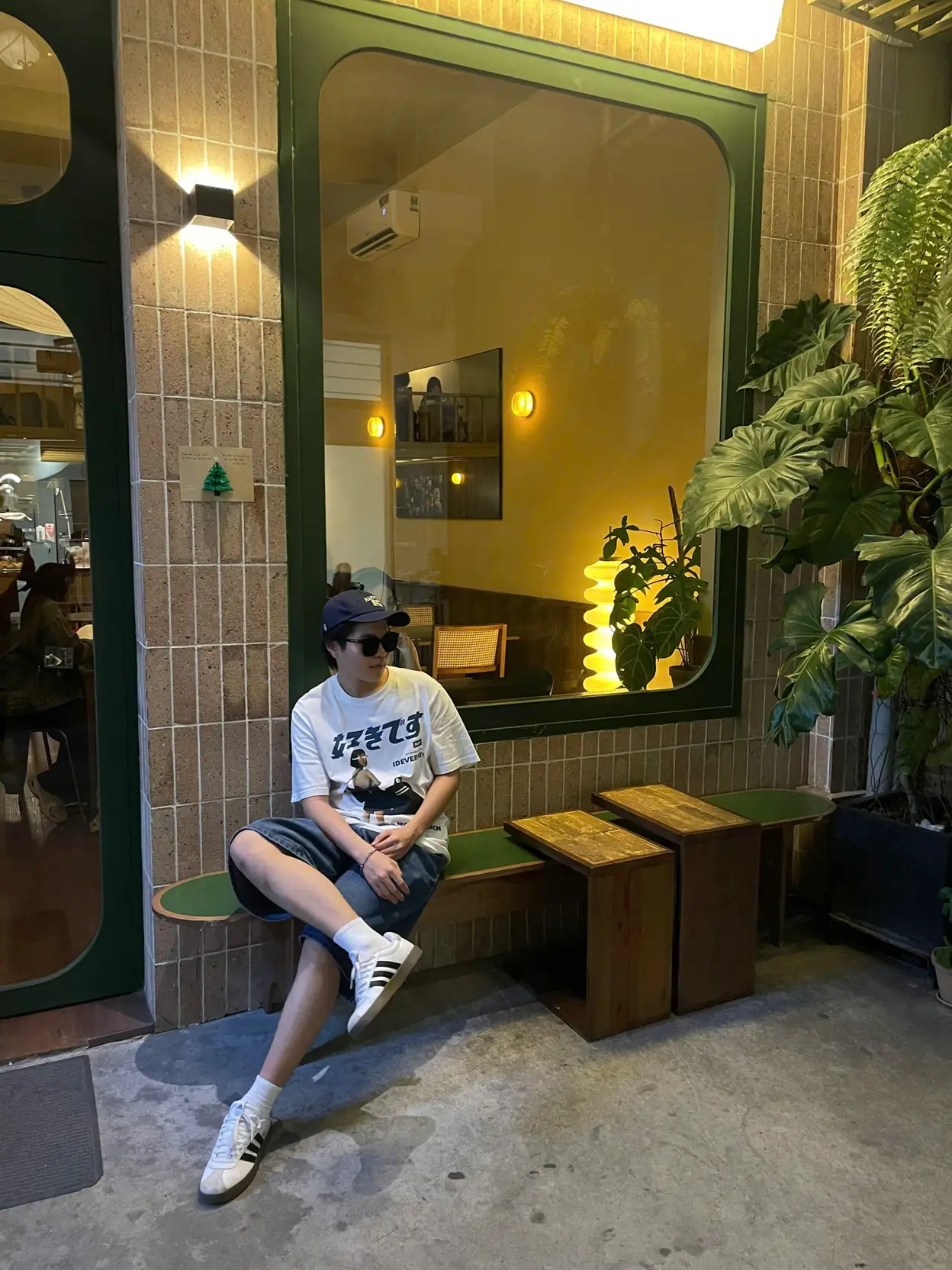 ● Make Room Cafe - 41/4 Calmette, Nguyễn Thái Bình, 1군, 호치민시● | Make Room Cafe는 LP 음악을 좋아하고 아늑한 분위기를 선호하는 분들에게 딱 맞는 새로운 카페예요. 평일에는 한적하지만, 주말에는 조금 붐빌 수 있으니 참고하세요.

제가 방문했을 때도 손님이 많았지만, 대부분 조용히 작업하 ... | NjanHuy