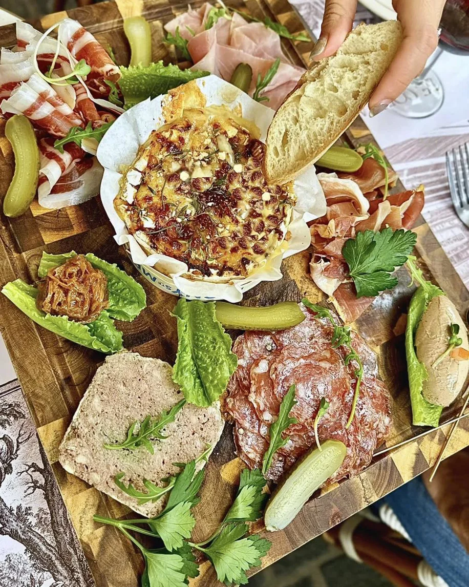 La Fontaine French Bistrot - 6