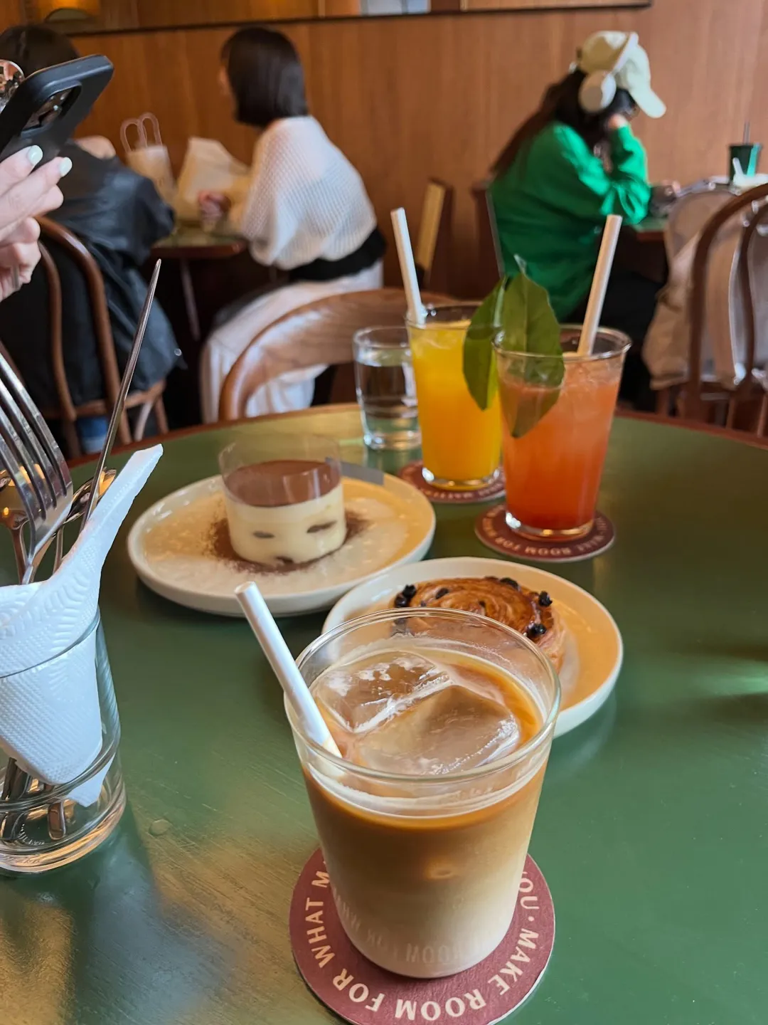 Make Room Café - Calmette - all