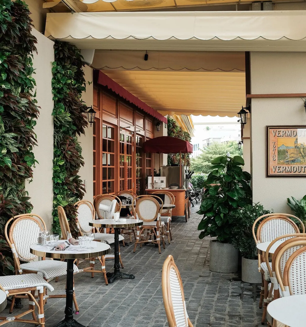 La Fontaine French Bistrot - all