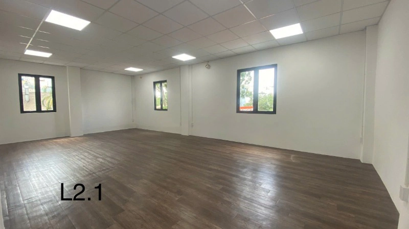 236A Lê Văn Sỹ, Phường Tân Sơn Hoà, TP.HCM
Diện tích 100- 155m2 giá 10$/m2 
Số tầng: 2 (có thang máy, thang bộ thoát hiểm)
Làm việc: T2 – T7 | 7:00 – 18:00
Được phép làm ngoài giờ (thông báo trướ ... | VoThiNgoc