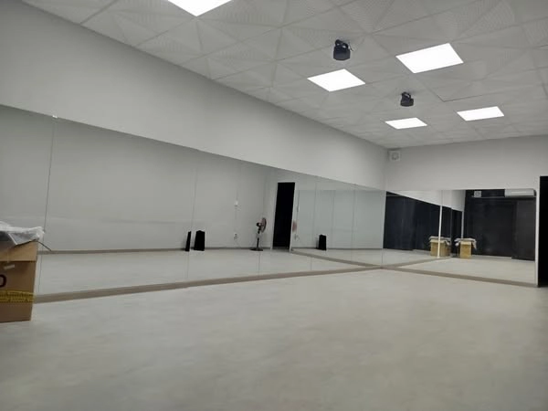 Binh Thanh district gym, spacious, equipped with air conditioning and full amenities - 3