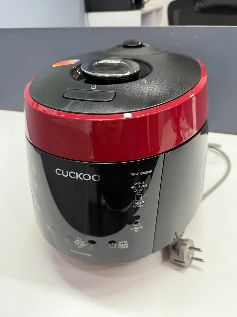 Selling a used Cuckoo rice cooker in like-new condition with almost no signs of use.