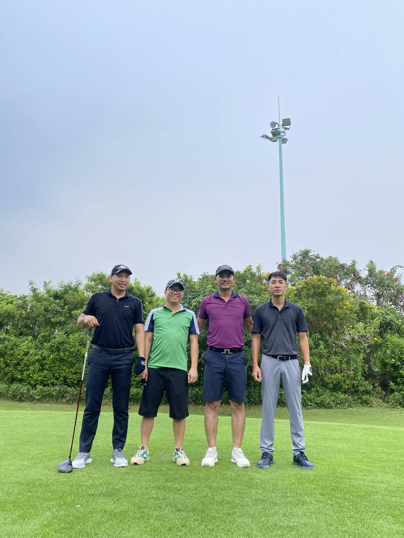 Indoor and outdoor golf classes