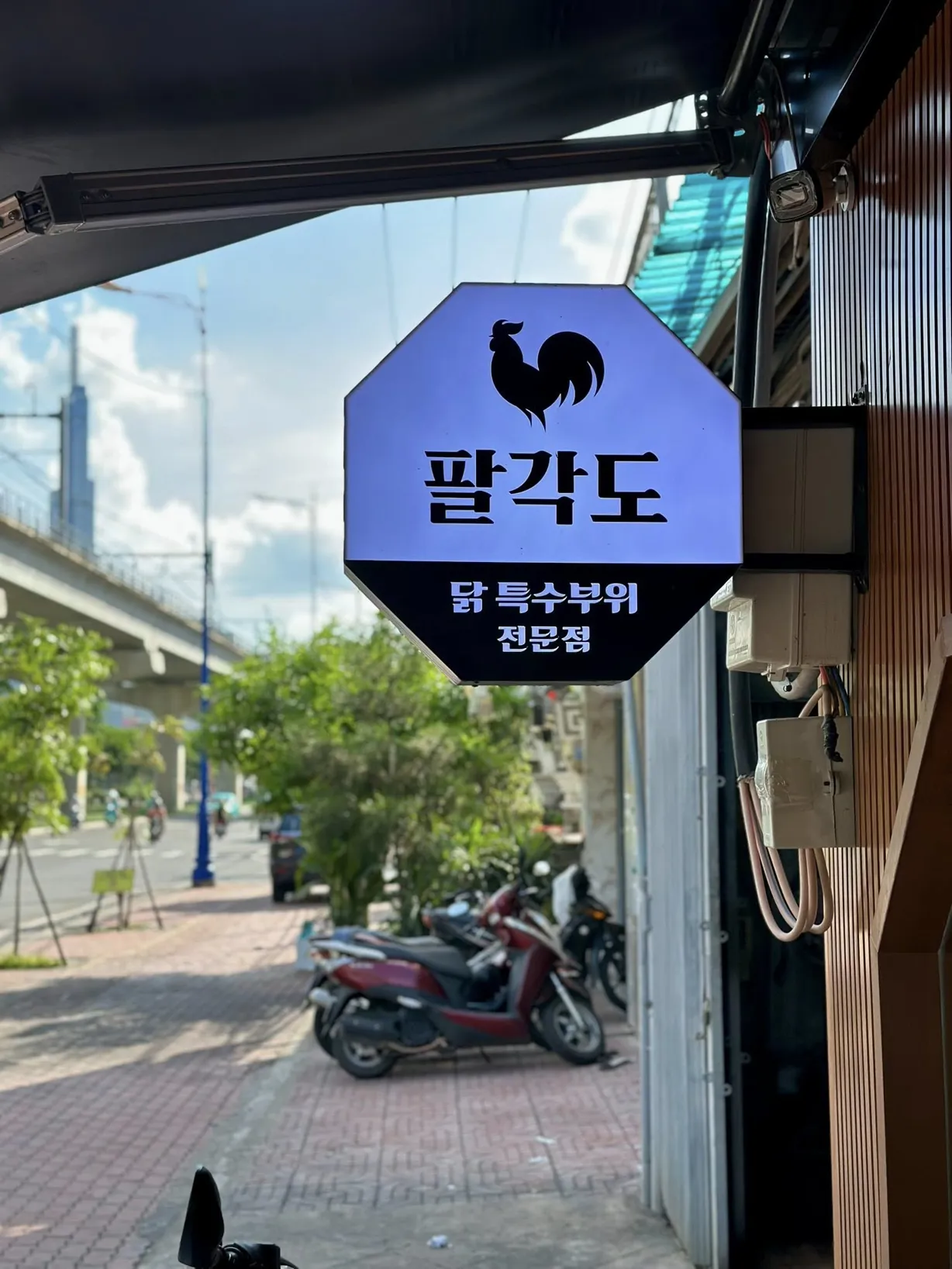 Palgakdo Thao Dien - all