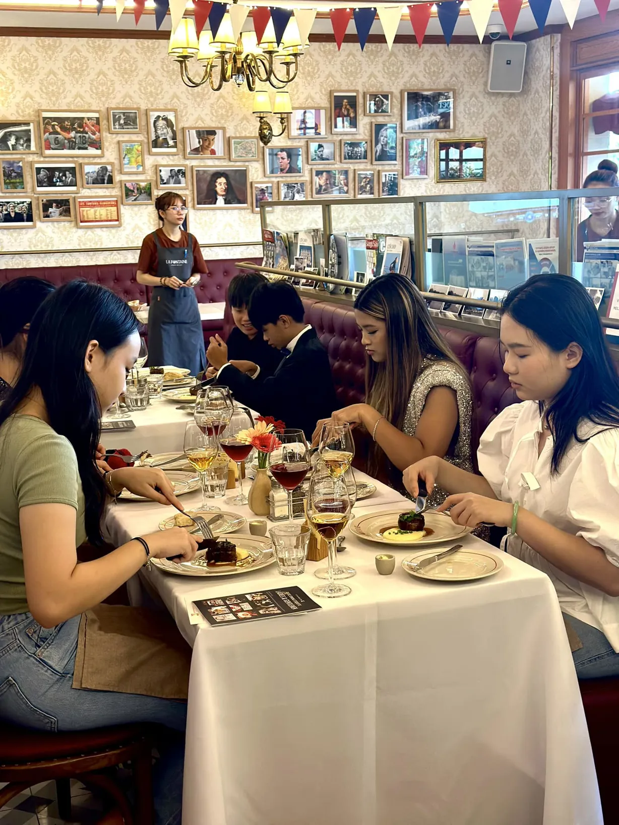 La Fontaine French Bistrot - all