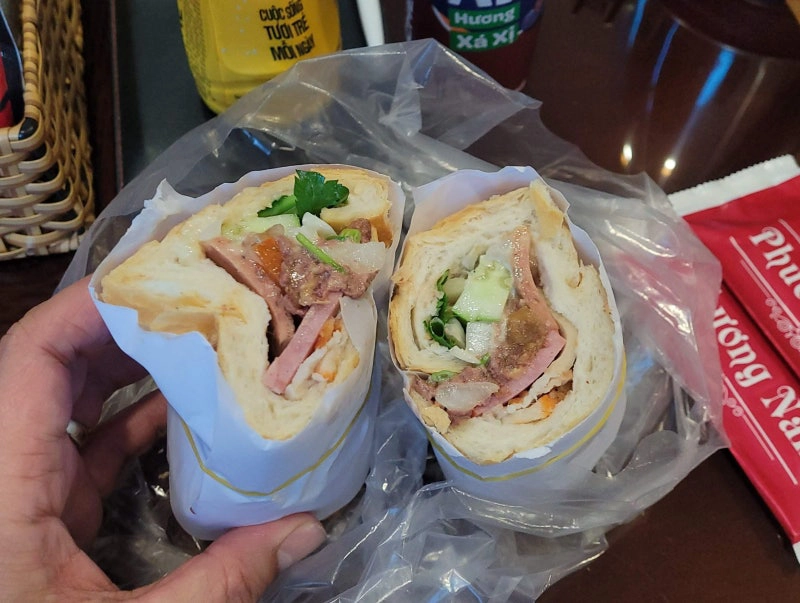 반미 홍 호아 (Banh Mi Hong Hoa) - all