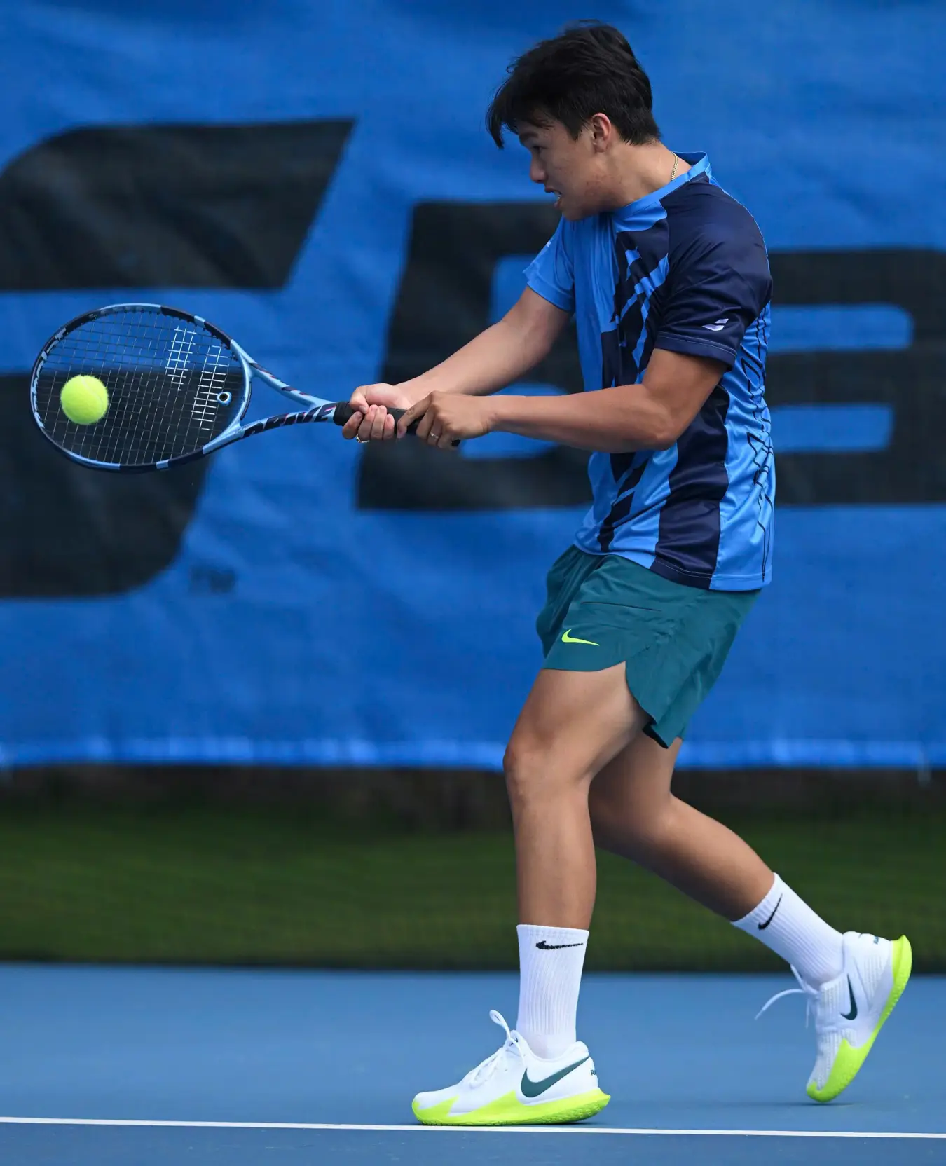 Pro Tennis Class – Learn the right techniques and play with perfect strategies!