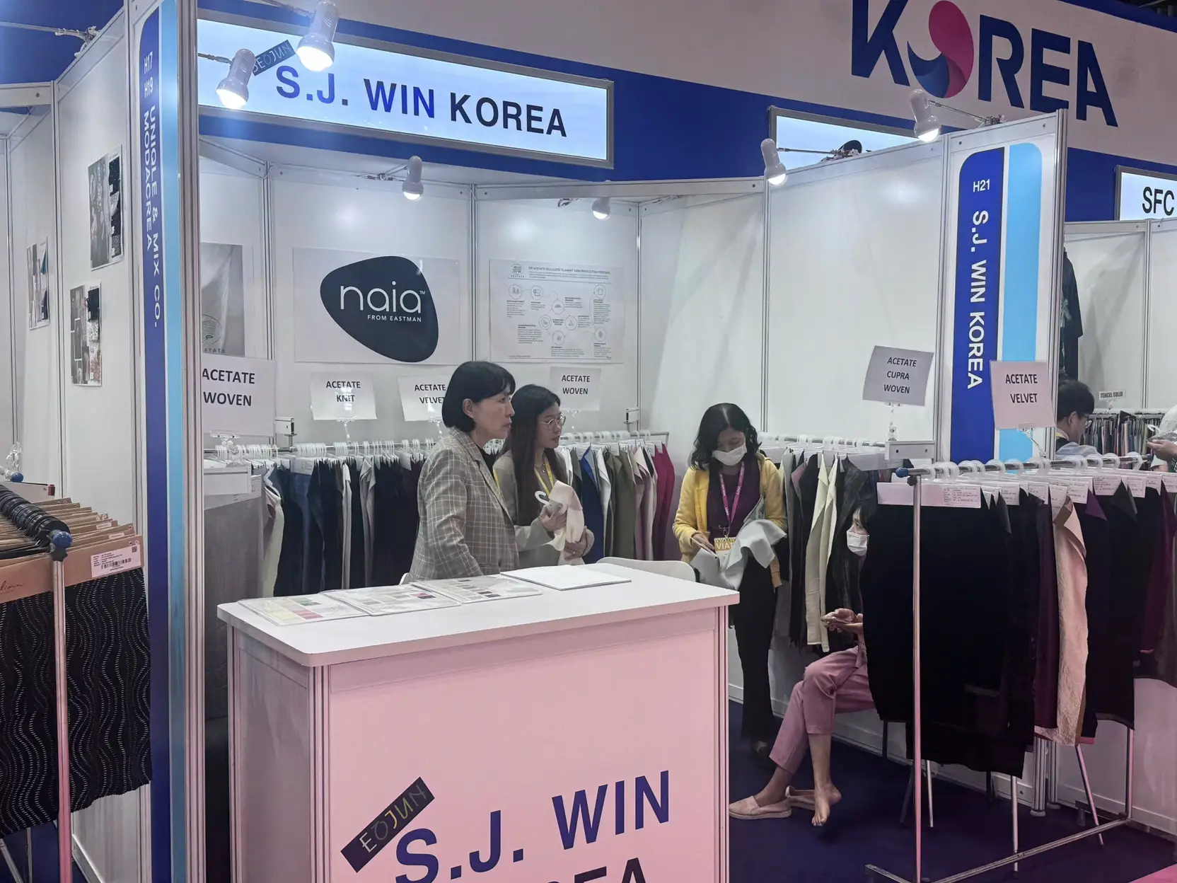 2025 베트남 (호치민시) 국제 섬유 의류 및 기술 박람회
고급스러운 광택과 고유의 촉감~아세테이트 원사
 4일 동안 서준통상 회사 대표이사님과 함께 😊
카카오톡아이디 Hiepunique1234 
 #한베통역  #한국어통역 #interpreter #exhibition #SECC
 #호치민 #모두의통역 | Dayoung