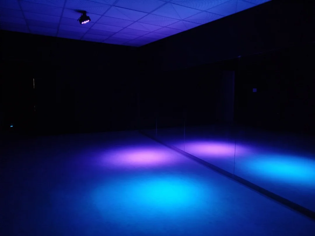 Binh Thanh district gym, spacious, equipped with air conditioning and full amenities - 1