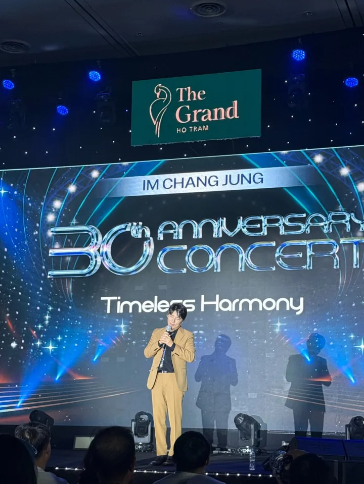 임창정 30주년 콘서트가 호짬에서 열린다는 소식을 듣고,
지인분 덕분에 좋은 자리로 다녀왔습니다!

객석 분위기부터 무대 연출까지 모든 게 기대 이상이었고
자리도 워낙 좋아서 공연을 가까이에서 생생하게 즐길 수 있었어요.
(정**이사님 감사합니다!!)

임창정님 특유의 유머러스한 말투와 센스 있는 진행,
그리고 역시나 압도적인 가창력까지…
라이브로 ... | 사이공도미닉