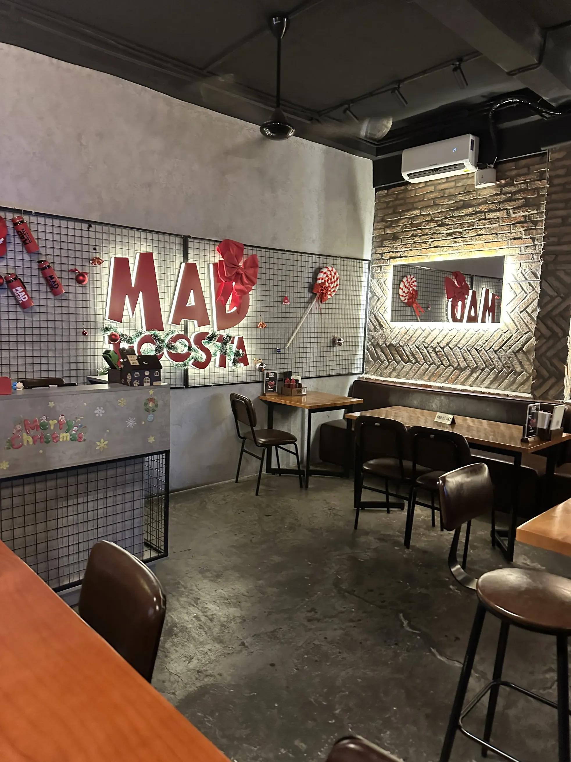 MAD ROOSTA | Burgers & Grill - all