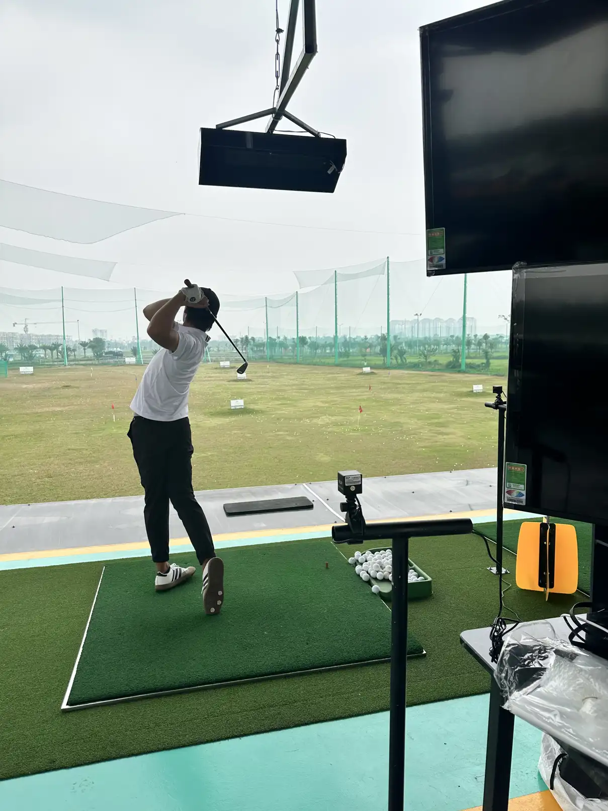 Hi every one we are working Q2 Globel golf academy. Pls coming traning our golf academy. Tks. Have a happy Tet holiday. | JooJoo