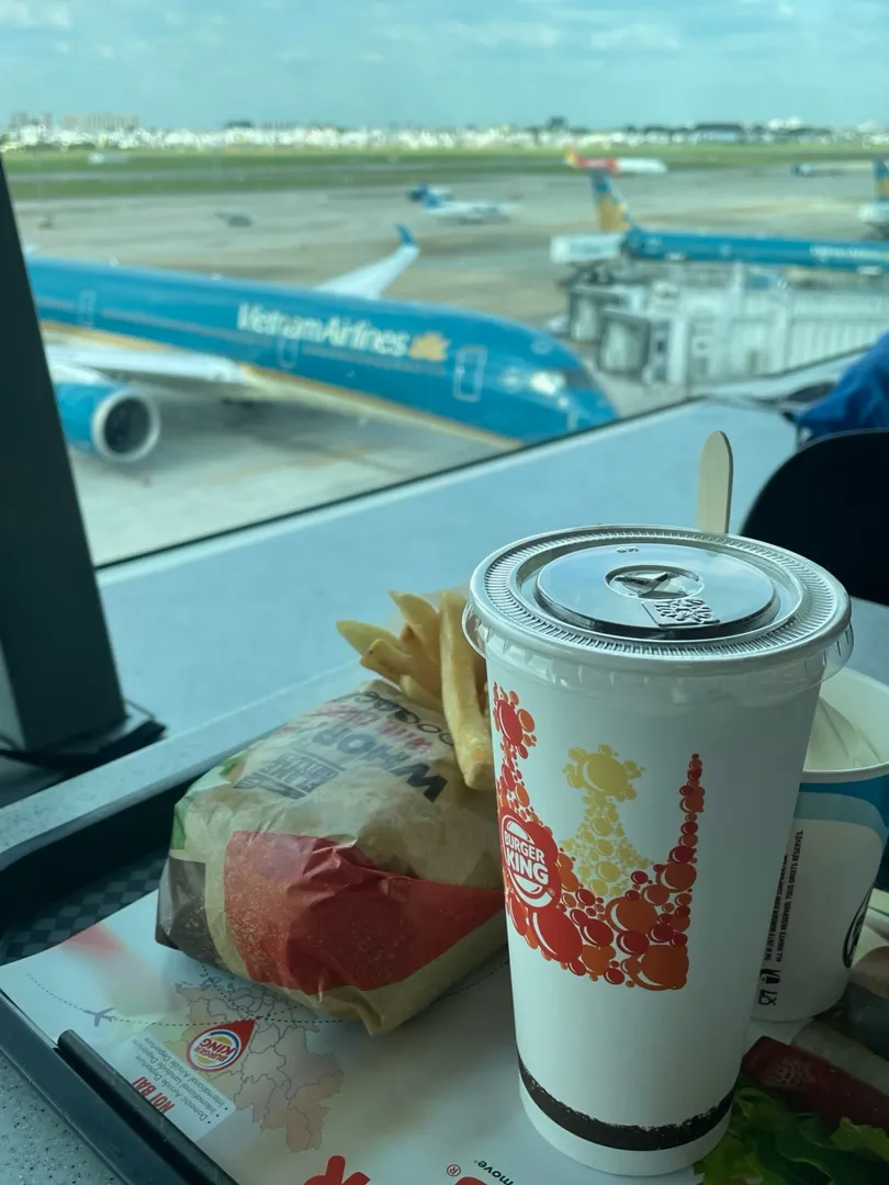잠시 한국 갑니다. ✈️
이제 공항 오면 설레기보다는 익숙한 느낌. | NomadT