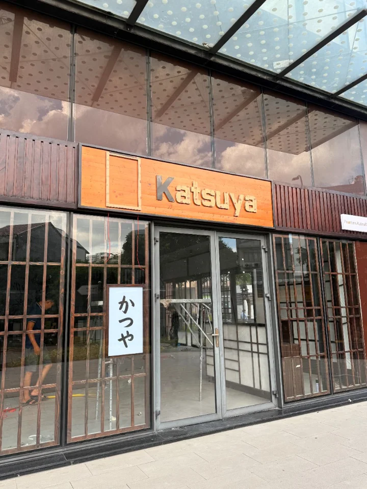 Sun Avenue S4 1층, 드디어 빈 자리에게 주인이..!

일식집인 것 같던데 👀

제발..
맛있기를 🙏
너무 비싸지 않기를 💸
제발 일본식 ‘제대로 된’ 생맥이 나와주기를…!!!

#SunAvenue #Katsuya #생맥맛집 #오픈예정 #호치민맛집 | 사이공도미닉