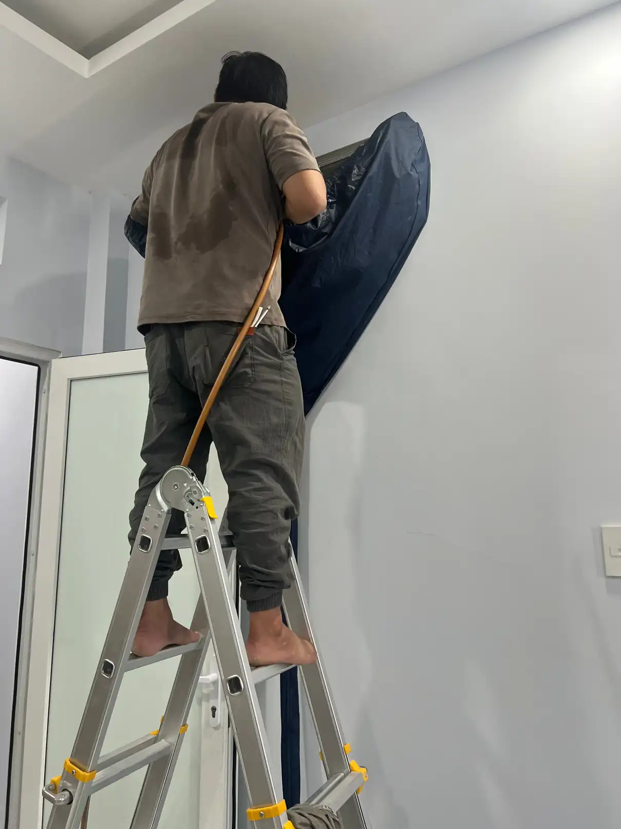 Điện lạnh Hoàng Khanh chuyên lắp đặt mua bán sửa chữa vệ sinh máy lanh máy giặt khu vự tpHcm
0949.120.996 | anh_Nguyen