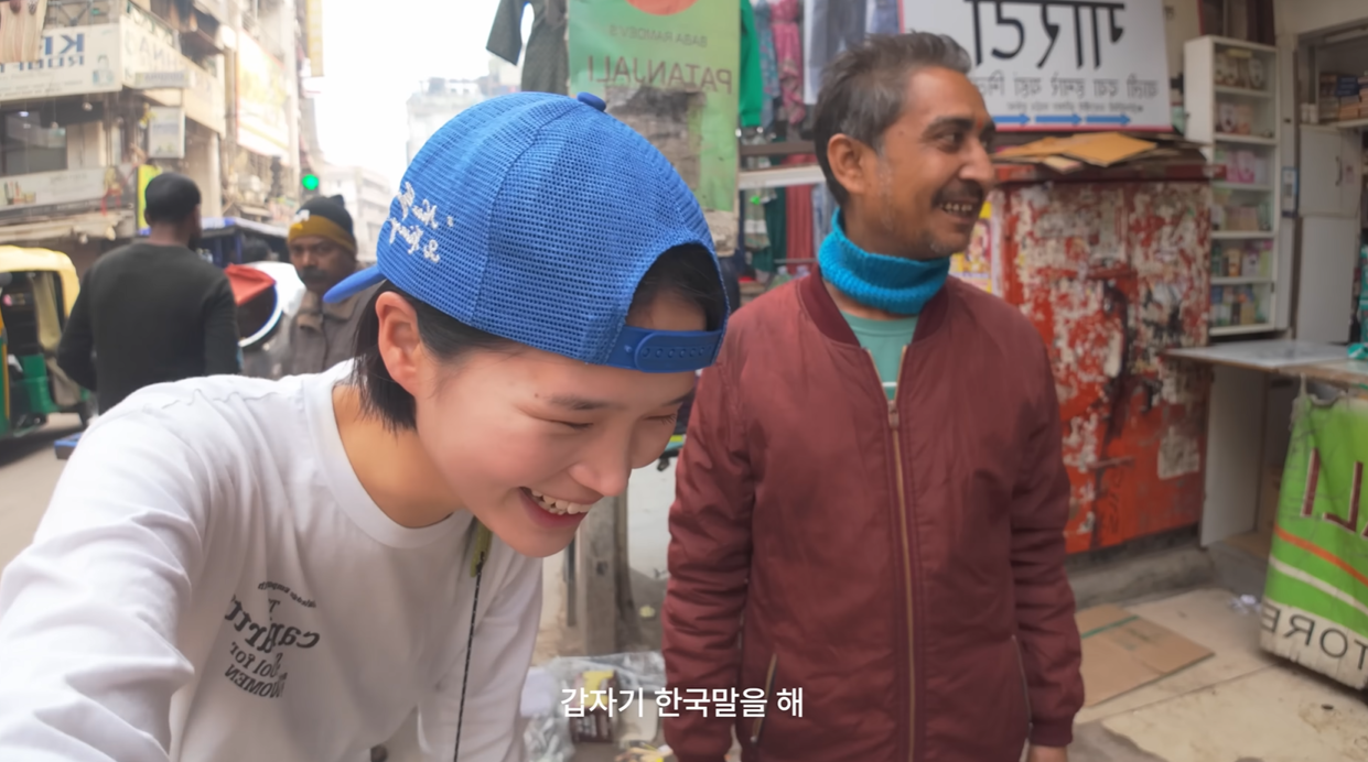 요즘 ‘포테이토 터틀’이라는 유튜브 채널을 운영하는 이 유튜버가 인도 여행 시리즈로 베트남에서 엄청나게 인기를 끌고 있어요! 콘텐츠도 정말 흥미롭고, SNS에서 사람들 반응도 아주 뜨거워요!
저도 이분의 브이로그를 정말 재미있게 보고 있는 팬 중 한 명이에요.
시간 되시면 꼭 한번 보시길 추천드려요! 😘👌
#한국vlog | Thu_Phan