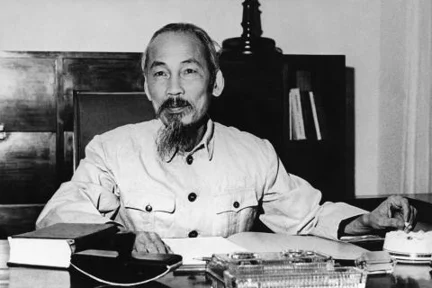 호찌민 주석 탄생 135주년 기념 (1890년 5월 19일 – 2025년 5월 19일)

오늘(5월 19일)은 베트남 민족의 위대한 아버지이자, 천재적인 지도자, 베트남 혁명의 위대한 스승, 민족 해방의 영웅, 세계 문화의 위인, 평화와 정의를 추구하는 세계 모든 민족의 친근한 친구이신 호찌민 주석의 탄생 135주년이 되는 뜻깊은 날입니다.

호찌 ... | Thu_Phan