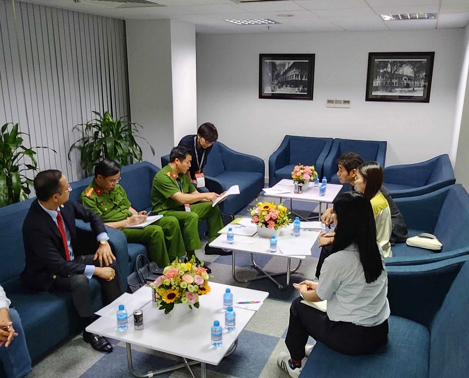 단순히"로봇" 통역사가 아니라 의뢰인의 정확한 내용, 진심 감정, 긍정적 에너지, 분위기 메이커하는 한-베통역사 정다영입니다. 의뢰인의 성공은 곧 통역사의 성공으로 최선 다합니다 - 3