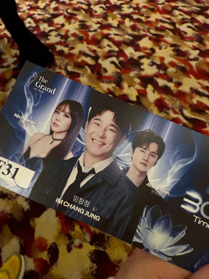 임창정 30주년 콘서트가 호짬에서 열린다는 소식을 듣고,
지인분 덕분에 좋은 자리로 다녀왔습니다!

객석 분위기부터 무대 연출까지 모든 게 기대 이상이었고
자리도 워낙 좋아서 공연을 가까이에서 생생하게 즐길 수 있었어요.
(정**이사님 감사합니다!!)

임창정님 특유의 유머러스한 말투와 센스 있는 진행,
그리고 역시나 압도적인 가창력까지…
라이브로 ... | 사이공도미닉