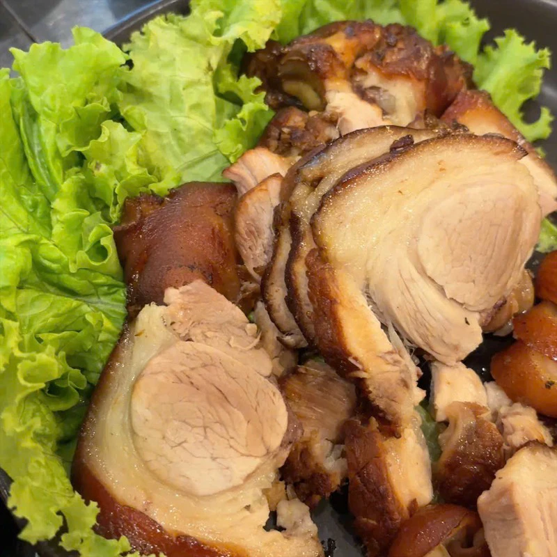 7군에 있는 한국 식당 ✨ YeolKwang✨ 
한국 음식을 제대로 맛보고 싶을 때, 비행기 탈 필요 없이 호치민 7군 YeolKwang 으로 가면 딱이에요!

첫인상은 매장이 넓고 아늑하게 꾸며져 있어 가족 모임이나 친구들과 방문하기에 딱 좋았어요.👍
대표 메뉴:
족발찜: 오래 푹 삶아 피부는 쫄깃, 고기는 부드럽고 양념이 잘 배어 있어요. 상 ... | KimNgan184