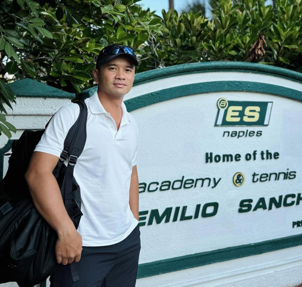 Private tennis lessons on request, multiple levels on international standard courts