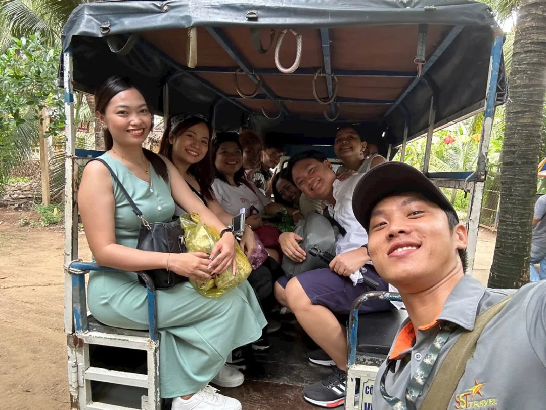 Vietnamese Cultural Journey: City Tour & Cu Chi