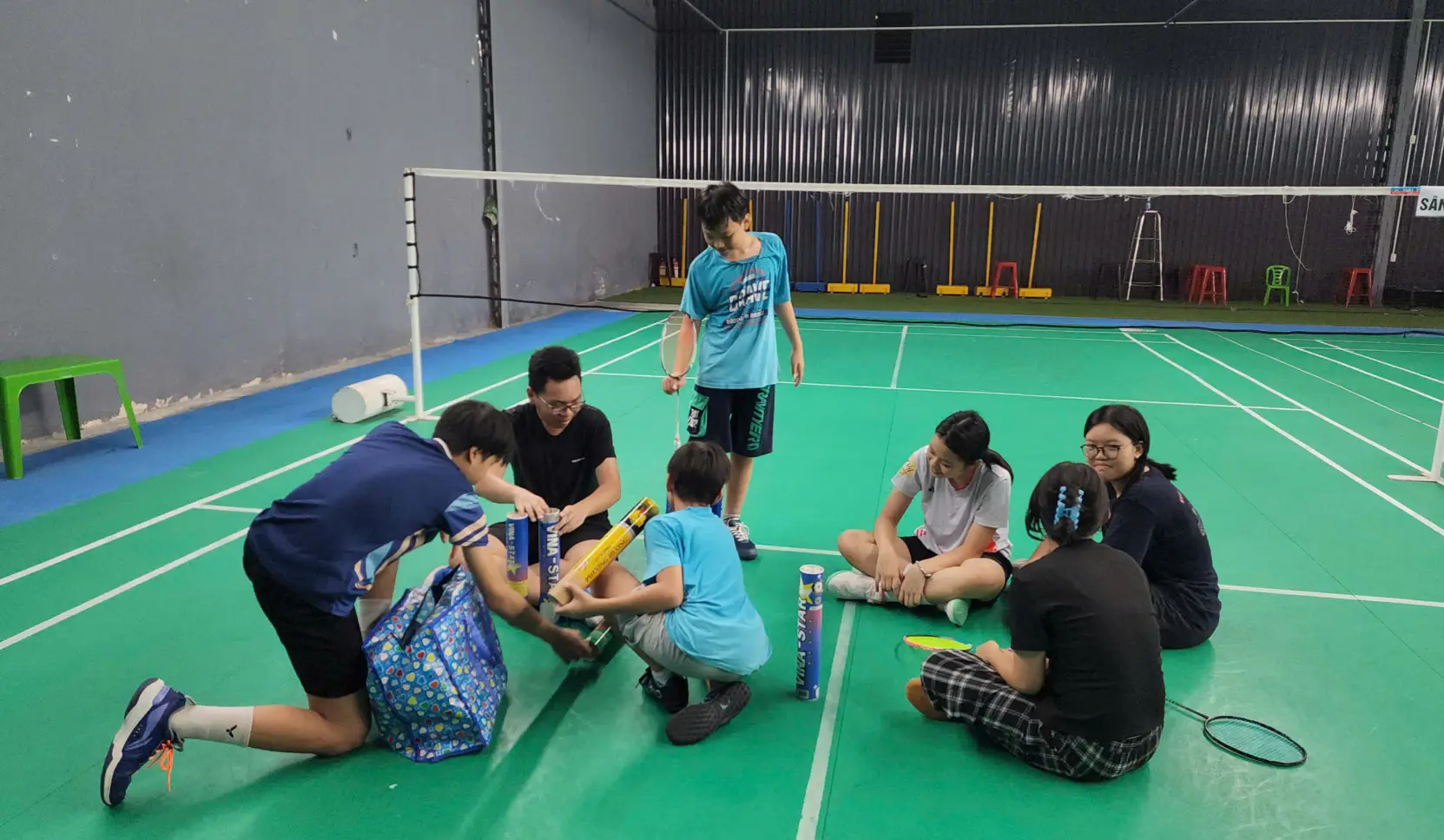 BADMINTON CLASS FOR BEGINNERS