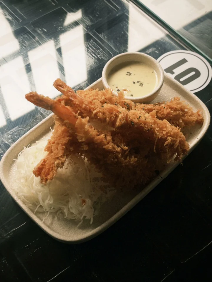 오늘 동료들이랑 The Sun Avenue에 있는 Katsuya 지점에서 점심을 먹었어요~
일본식 돈까스 전문점인데 제 입맛에도 잘 맞았어요!

근데 양이 꽤 많아서 다 먹느라 조금 힘들었지만 그래도 맛있게 잘 먹었습니다 😅
다음엔 다른 메뉴도 먹어보고 싶어요!!!

#카츠야 #호치민일식 #일식맛집 #돈까스맛집 #베트남맛집 #일본음식 | 이서현