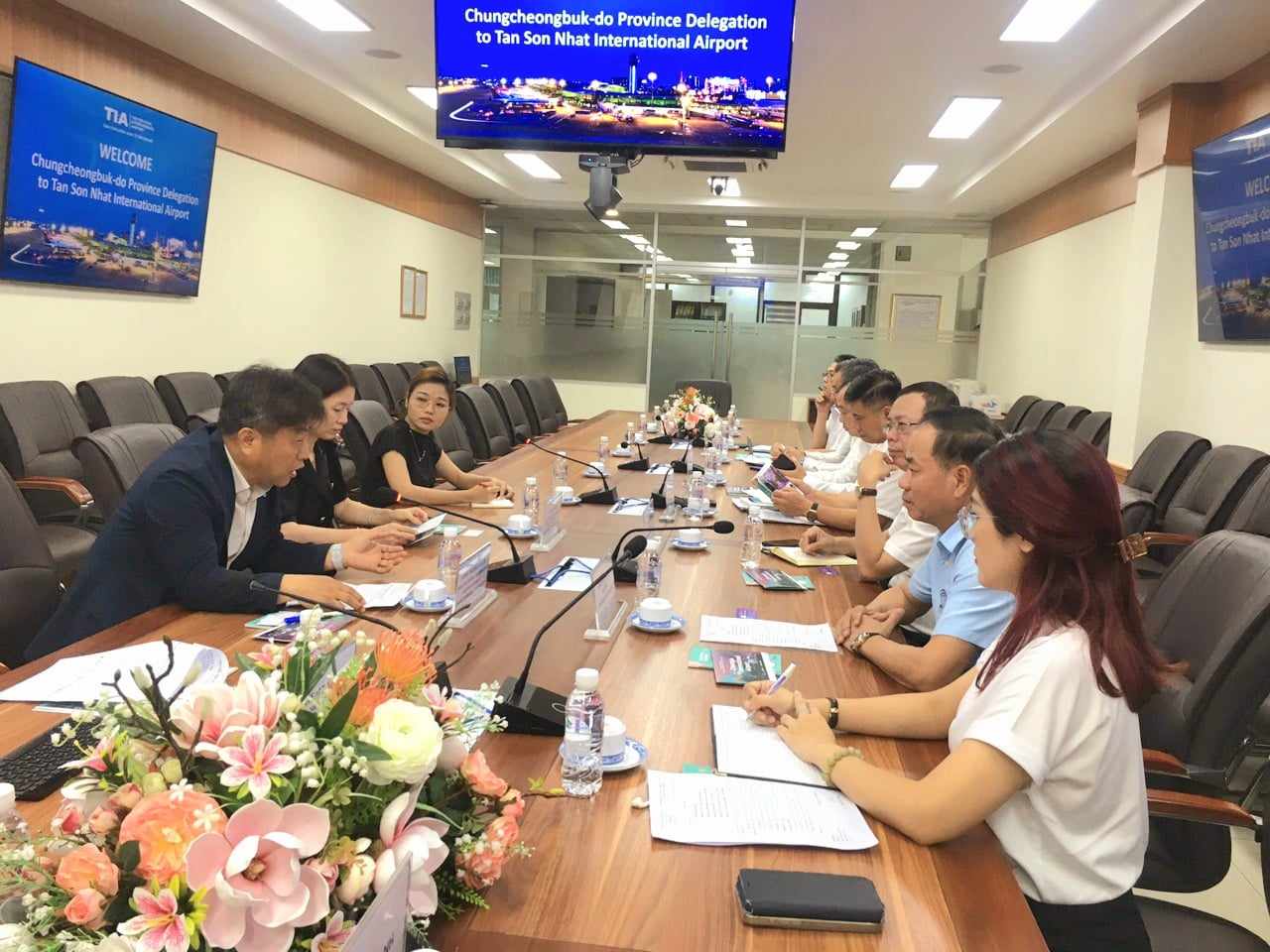 단순히"로봇" 통역사가 아니라 의뢰인의 정확한 내용, 진심 감정, 긍정적 에너지, 분위기 메이커하는 한-베통역사 정다영입니다. 의뢰인의 성공은 곧 통역사의 성공으로 최선 다합니다 - 2