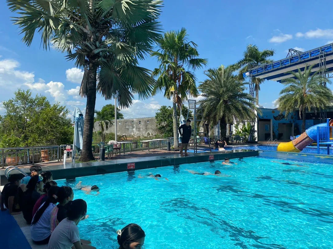 1:1 Intensive Swim Training with Coach Liêm – Safe, Dedicated, and Professional