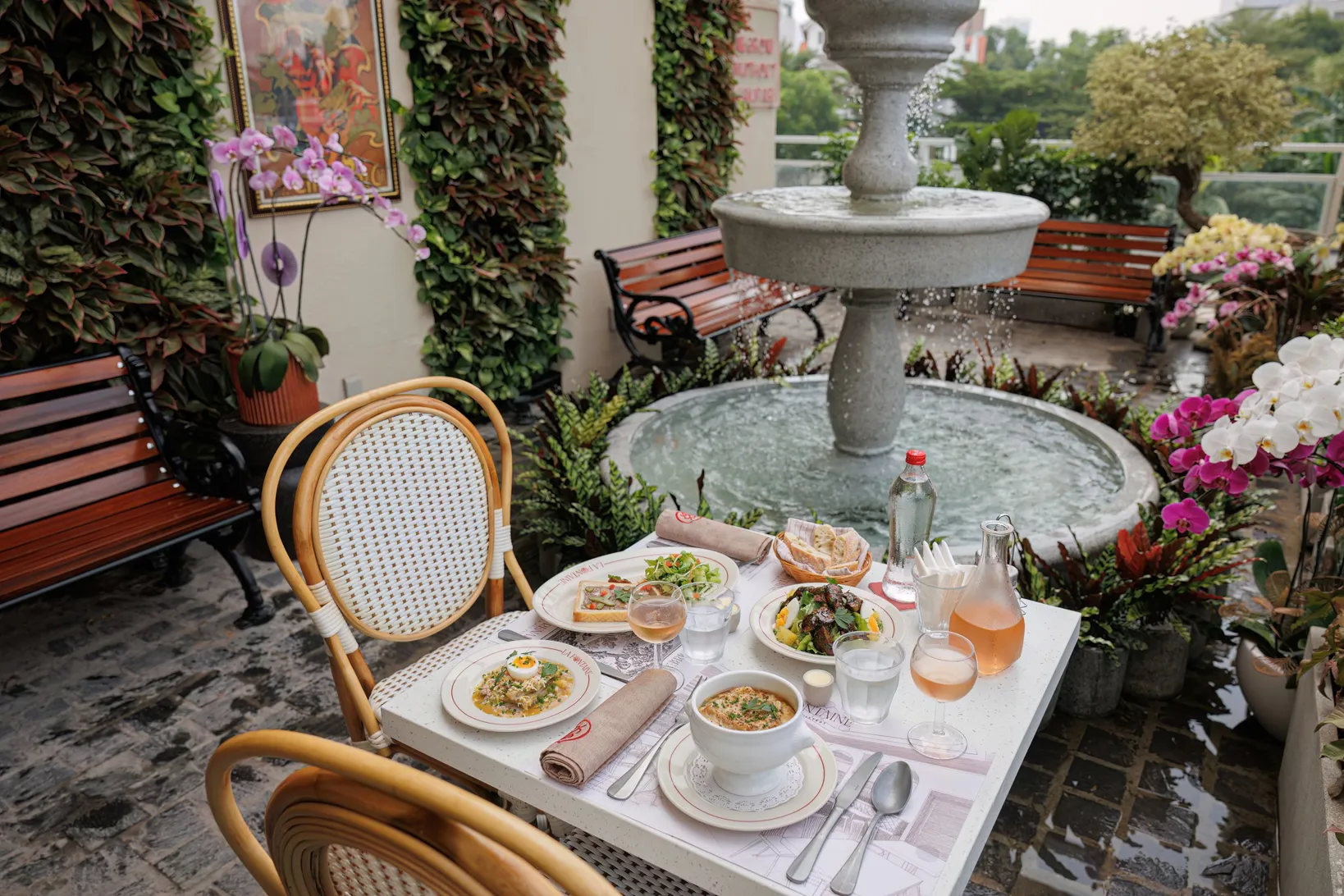 La Fontaine French Bistrot - all