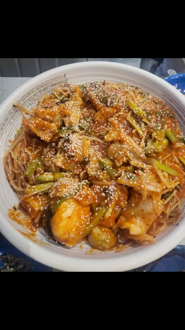 요리에 진심인 한국식당
호치민 안푸 맛집 – Seya Store & Cook 세아식당 방문기 🍽️ | 개인적으로는 예전에 2~3번 방문했던 곳인데, 갈 때마다 만족도가 높아서 이번에도 기대 중이었답니다 😊
🥢 분위기 & 첫 인상
이곳은 식자재도 직접 취급하는 곳이라
메뉴가 정말 다양하고, 재료도 신선해요.
무엇보다도 사장님 요리 솜씨가 정말  ... | KimNgan184