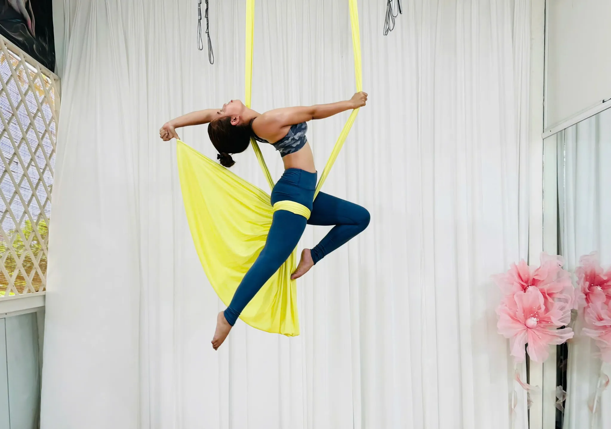 WITH A YOGA EXPERT WITH 10 YEARS OF EXPERIENCE IN EFFECTIVELY AND SAFELY CARING FOR YOUR BODY - 3