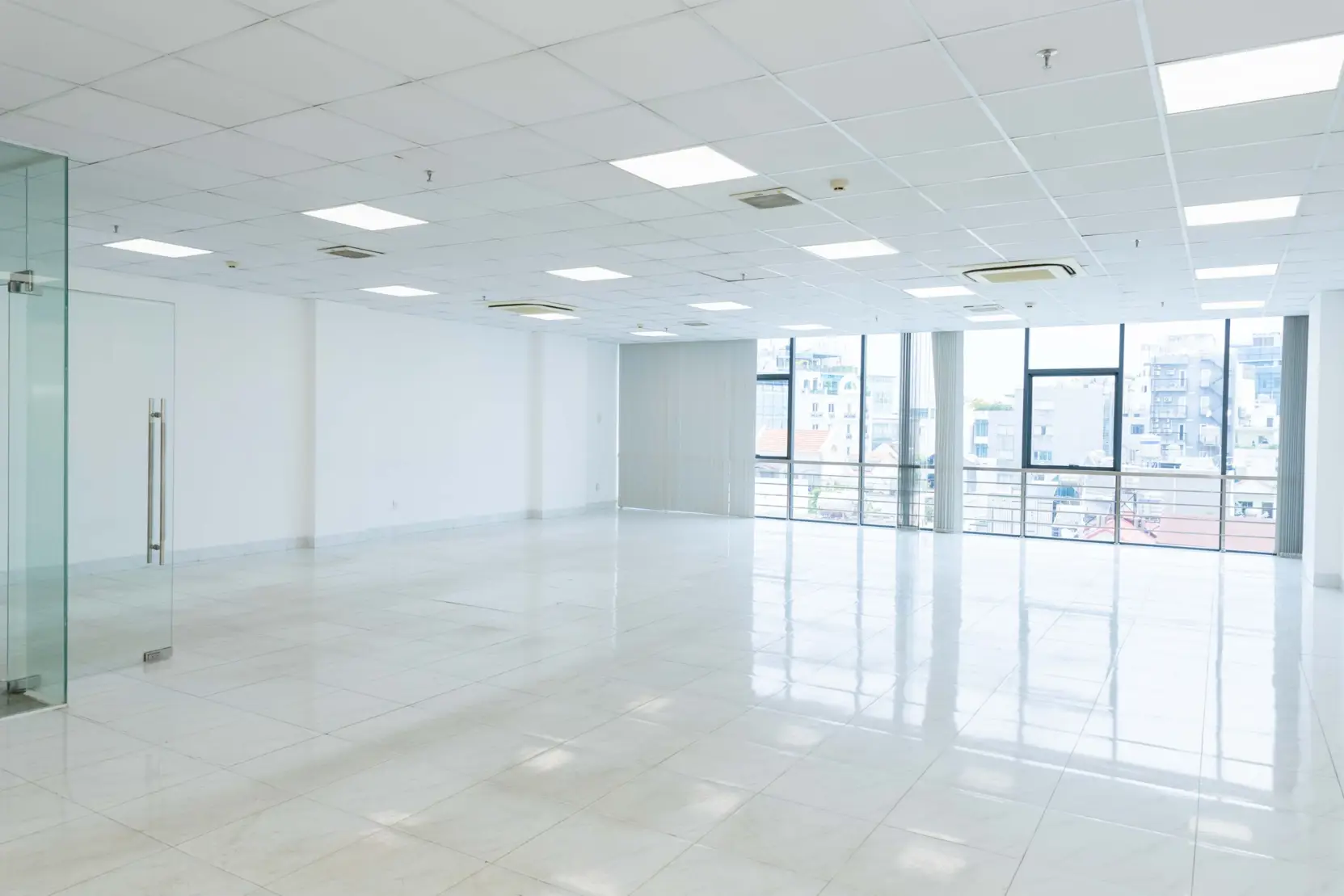 Office for rent 105m2 in Tan Son Nhat airport area - Best price in the area